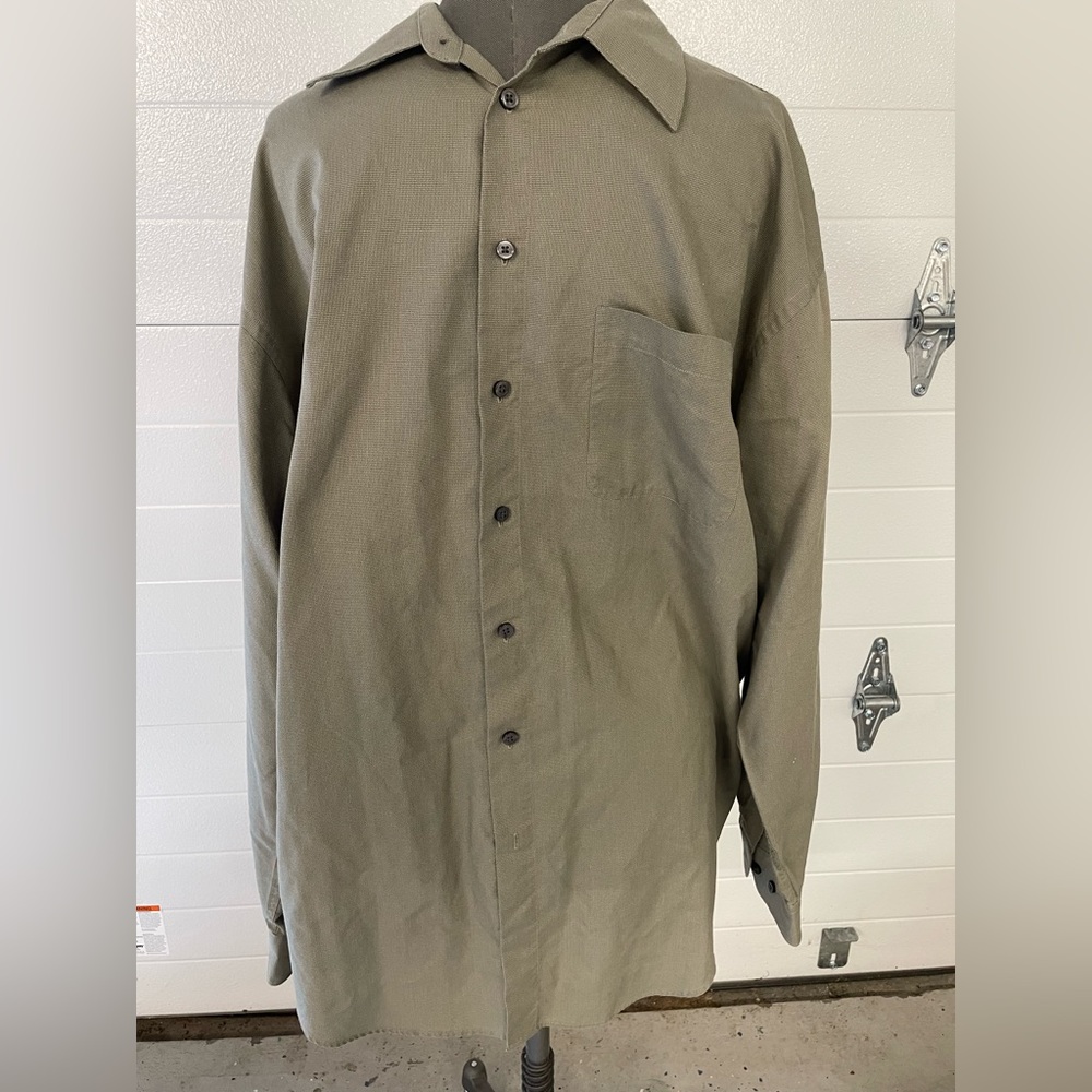 Men’s Claiborne XL green button up shirt.